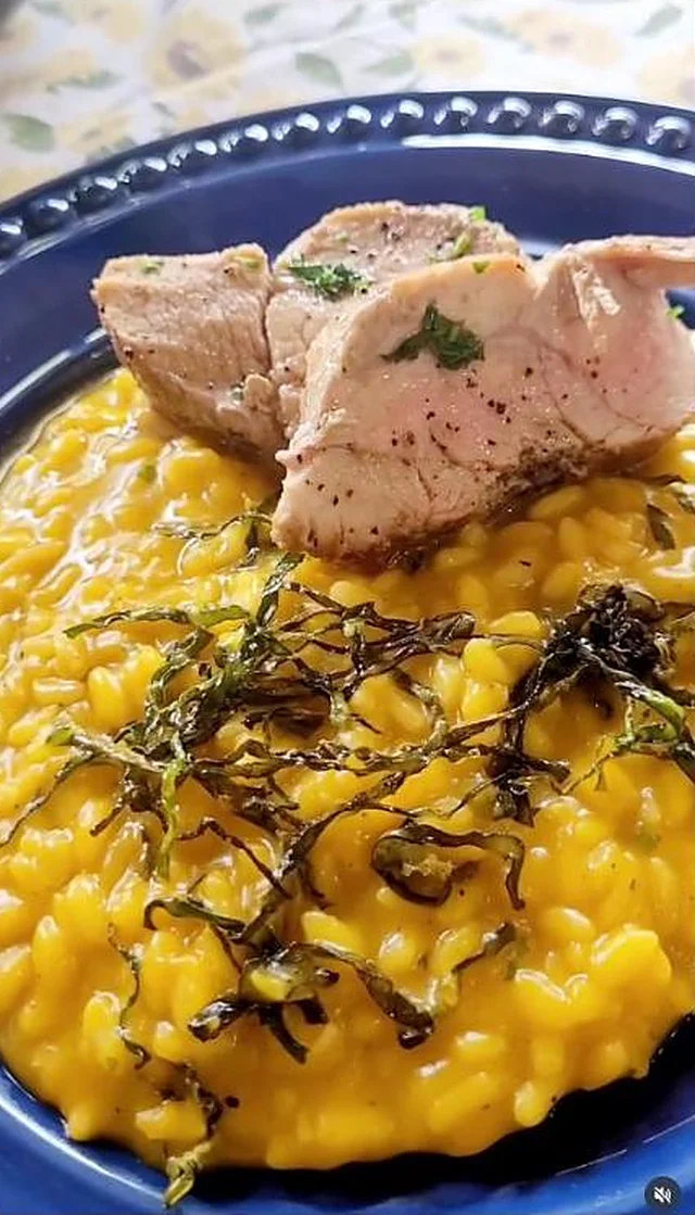 Risoto de abóbora com filé mignon suíno e crisp de couve, receita da NutriChef